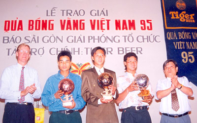 Lễ trao giải “Quả bóng vàng VN” lần đầu tiên năm 1995.